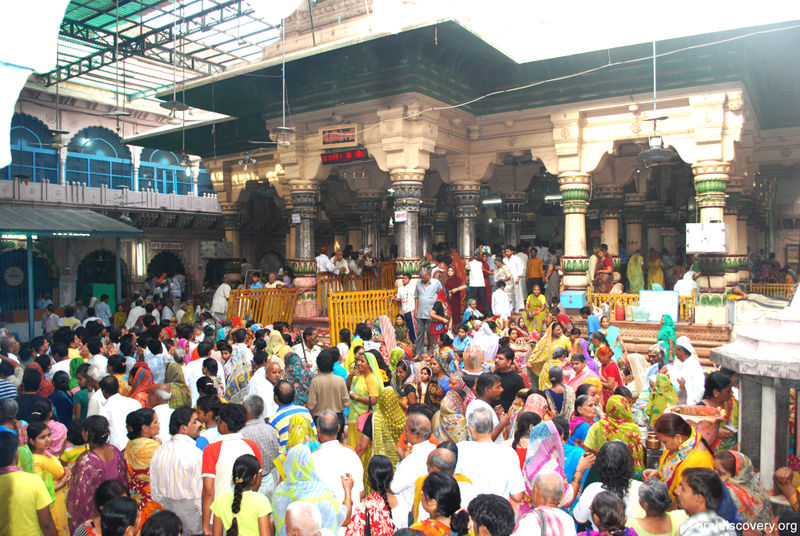चित्र:Dwarikadish-Temple-Mathura-14.jpg