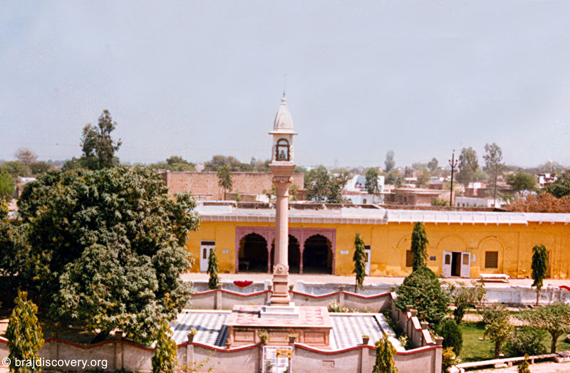 चित्र:Chaurasi-Jain-Temple-Mathura-5.jpg