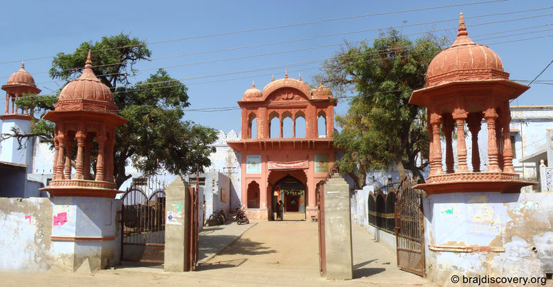 चित्र:Gokul-Chandrama-Temple-Kama-1.jpg