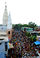 दानघाटी मन्दिर के सामने श्रद्धालुओं की भीड़
