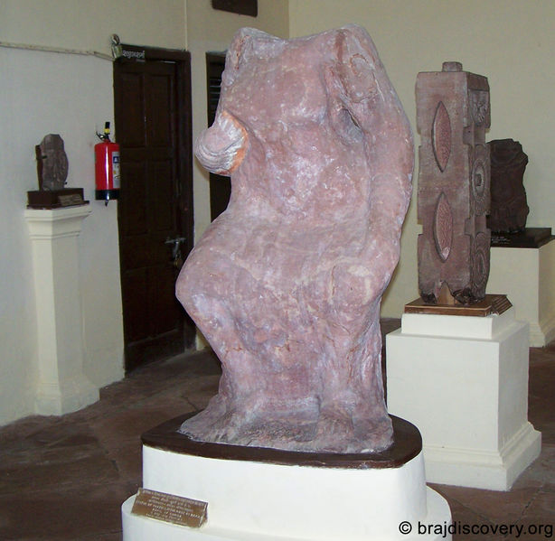 चित्र:Statue-of-Yakshi-Lavava-Mathura-Museum-74.jpg